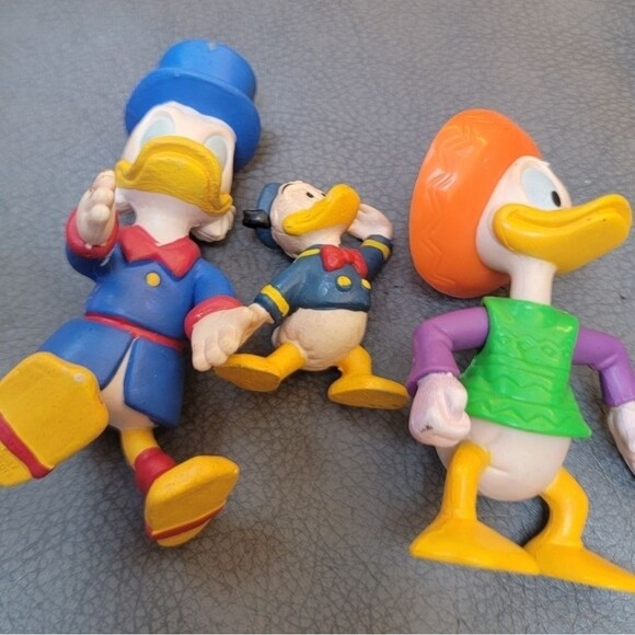 VINTAGE Disney Plastic Toy Mini Figure Lot - Picture 1 of 4
